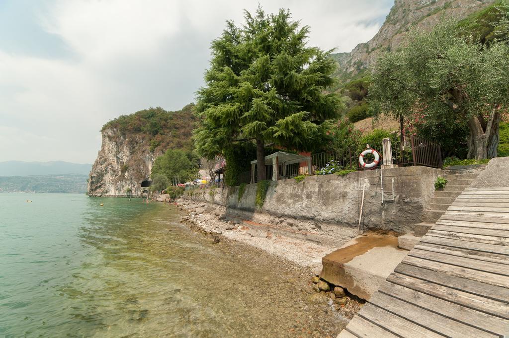The Pier On The Lake Marone Exterior photo